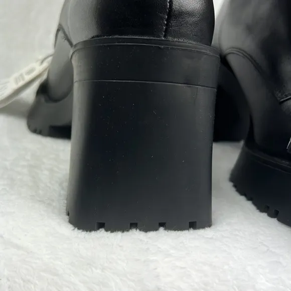 Zara Black Leather Chunky Front Exposed Zipper 90s Style Ankle Lug Y2K Boots